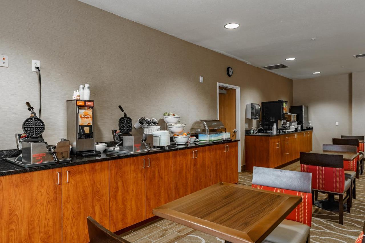 Cobblestone Suites - Ripon Exterior photo